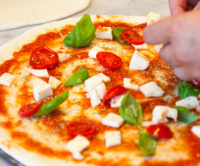 Pizza-Planet È Un’associazione No-Profit, Nata A La Spezia Nel 2001 Dall’iniziativa Di Un Gruppo Di Professionisti, Con Lo Scopo Di Valorizzare, Conservare E Migliorare Il Prodotto Più Tipico Del Made In Italy: “La Pizza”.