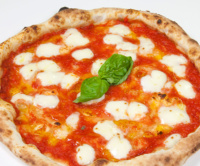 Pizza-Planet È Un’associazione No-Profit, Nata A La Spezia Nel 2001 Dall’iniziativa Di Un Gruppo Di Professionisti, Con Lo Scopo Di Valorizzare, Conservare E Migliorare Il Prodotto Più Tipico Del Made In Italy: “La Pizza”.